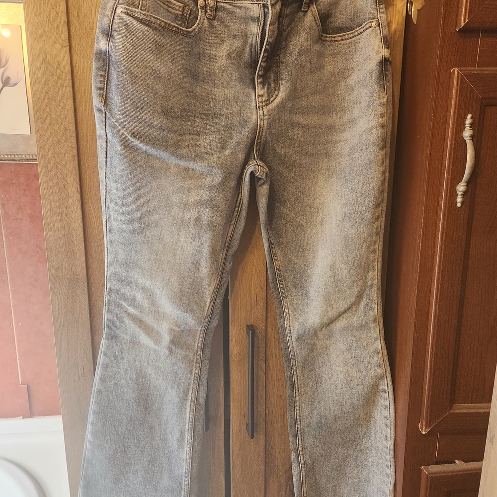 Stylish Women's Boot Cut Jeans in Gray